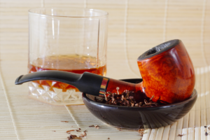 fumage de pipe et du bourbon