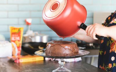 cake on stand