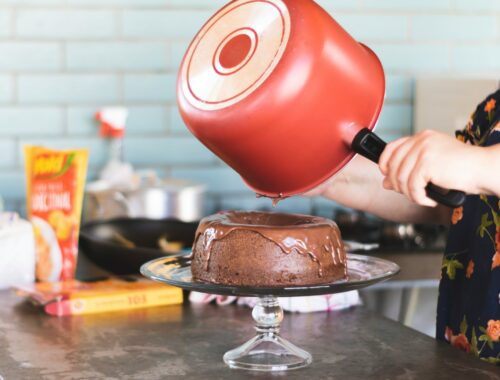 cake on stand